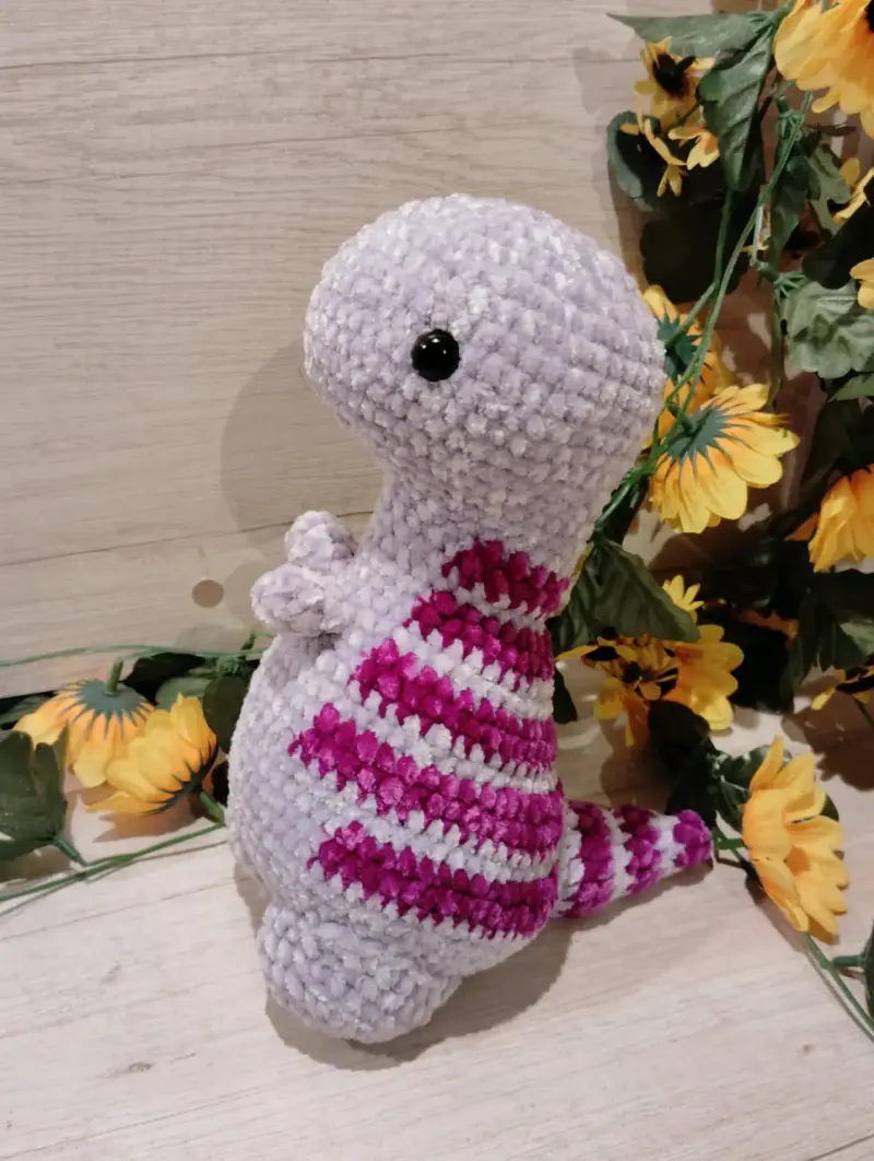 Dinosaurio de peluche tejido a mano - 3
