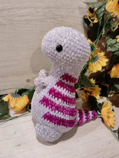 Dinosaurio de peluche tejido a mano - miniatura 3