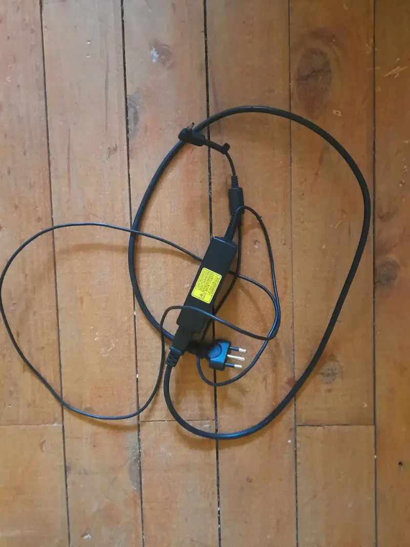 Cargador de laptop con adaptador de corriente