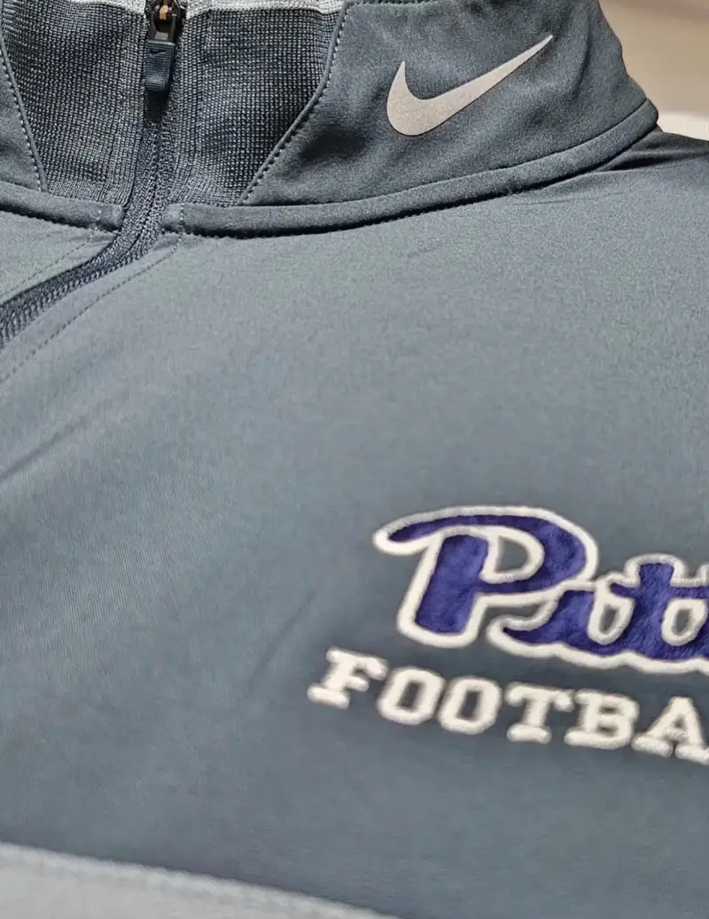 Polerón deportivo Nike Pitt Football gris y negro - 4