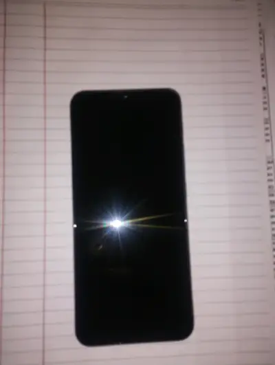 Smartphone Motorola con triple cámara y pantalla grande - miniatura 2