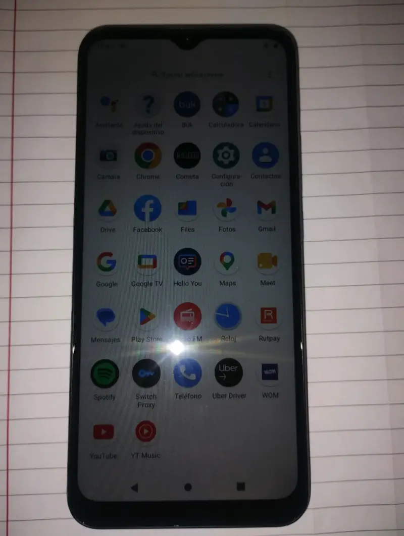 Smartphone Motorola con triple cámara y pantalla grande - 4