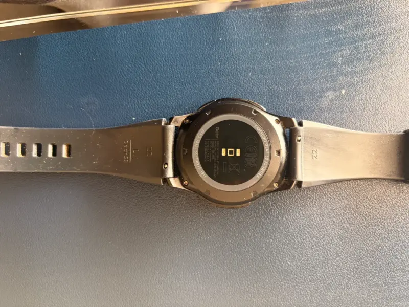 Smartwatch Samsung Gear S3 con cargador - 4