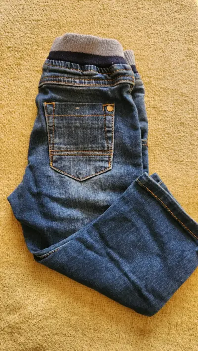 Jeans de bebé con parches decorativos - miniatura 2