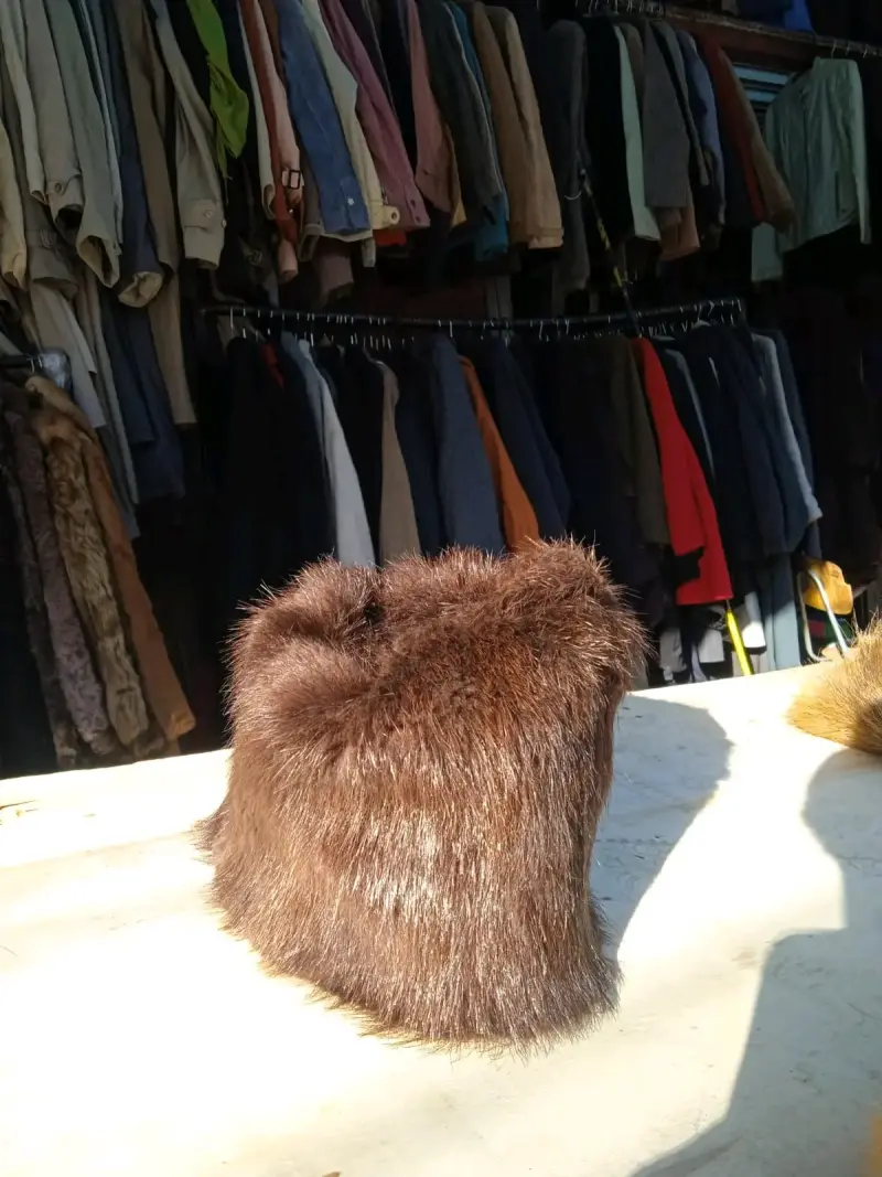 Gorro de piel genuia marrón para invierno - 2