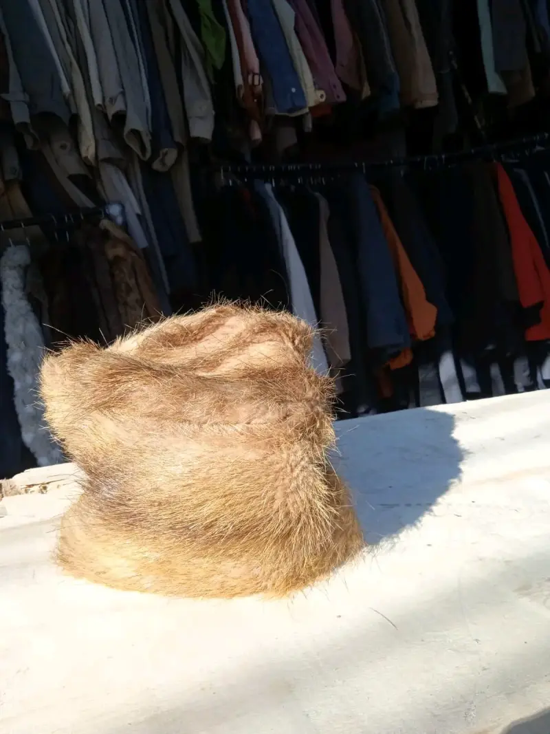 Gorro de piel genuia marrón para invierno - 3