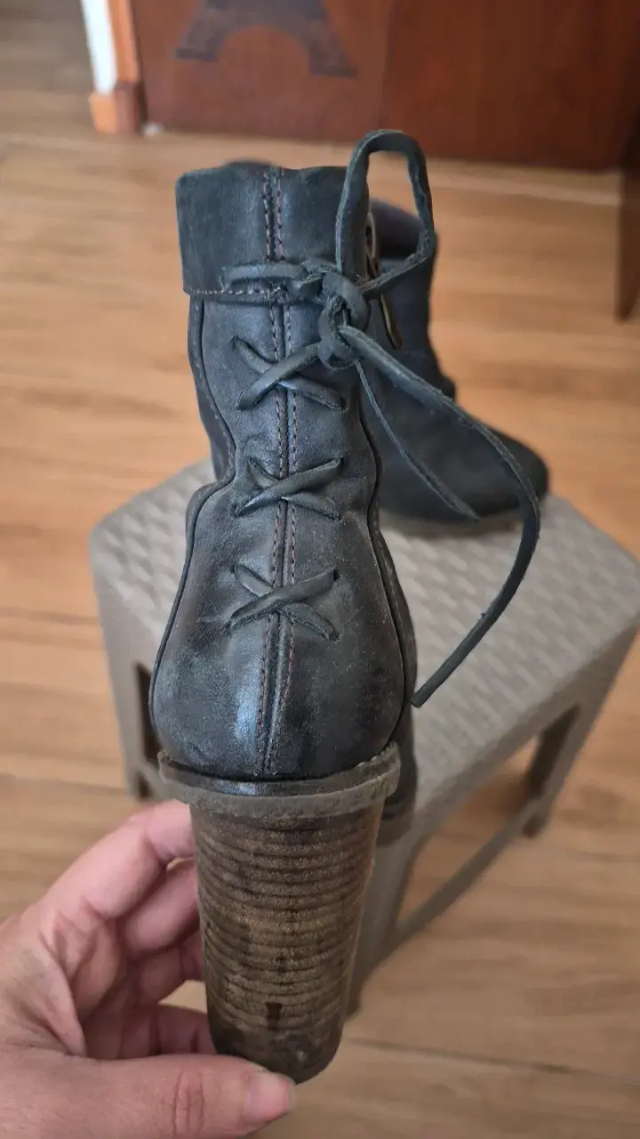 Botines de cuero negro con tacón alto - 2