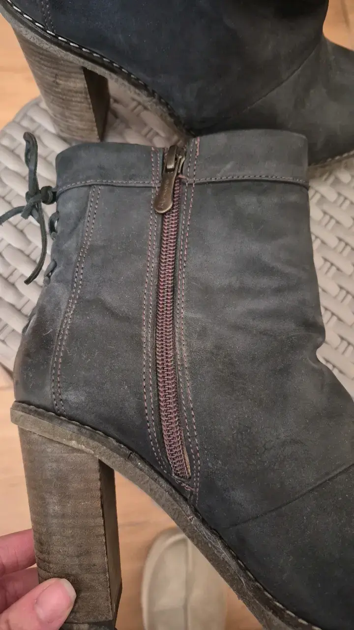 Botines de cuero negro con tacón alto - 3