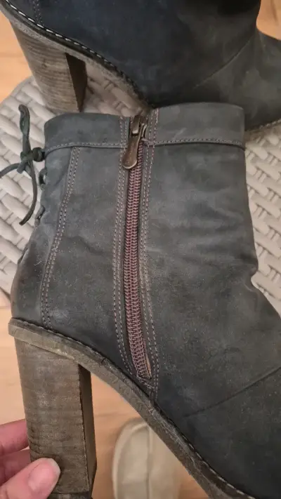 Botines de cuero negro con tacón alto - miniatura 3