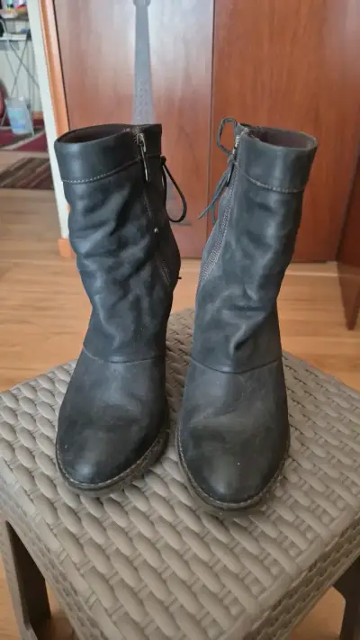 Botines de cuero negro con tacón alto - miniatura 4