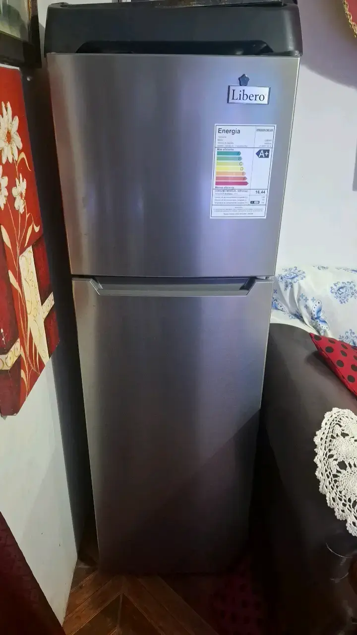 Refrigerador Libero de dos puertas en buen estado - 1