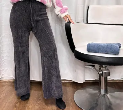 Pantalones anchos de mujer con botones laterales - miniatura 3