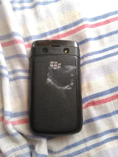 Teléfono BlackBerry Bold 9780 - miniatura 3