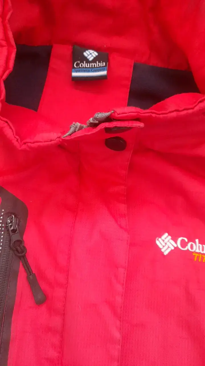 Chaqueta impermeable roja Columbia Titanium - 2