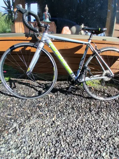 Bicicleta de carretera Cannondale gris - miniatura 3