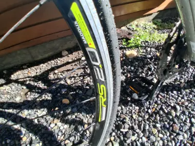 Bicicleta de carretera Cannondale gris - miniatura 4