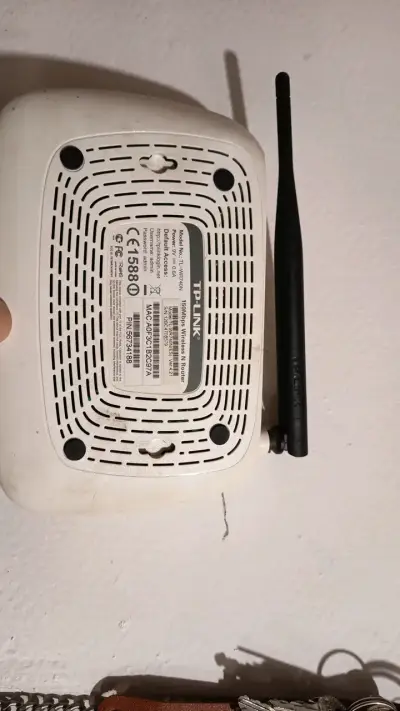 Router inalámbrico TP-Link con antena - miniatura 2