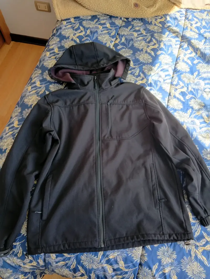 Chaqueta Softshell Negra con Capucha - 2