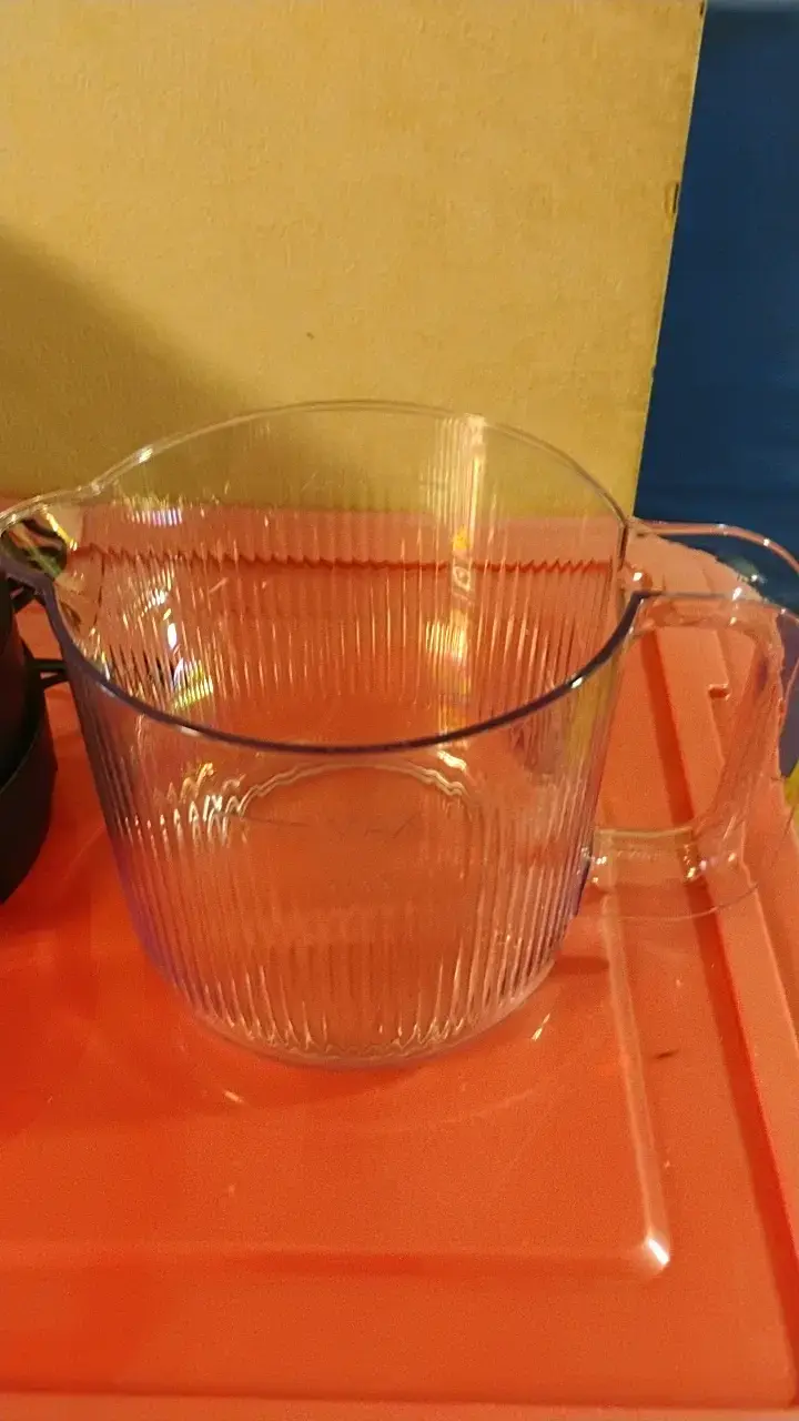 Exprimidor de cítricos Holstein 1.6L - 4