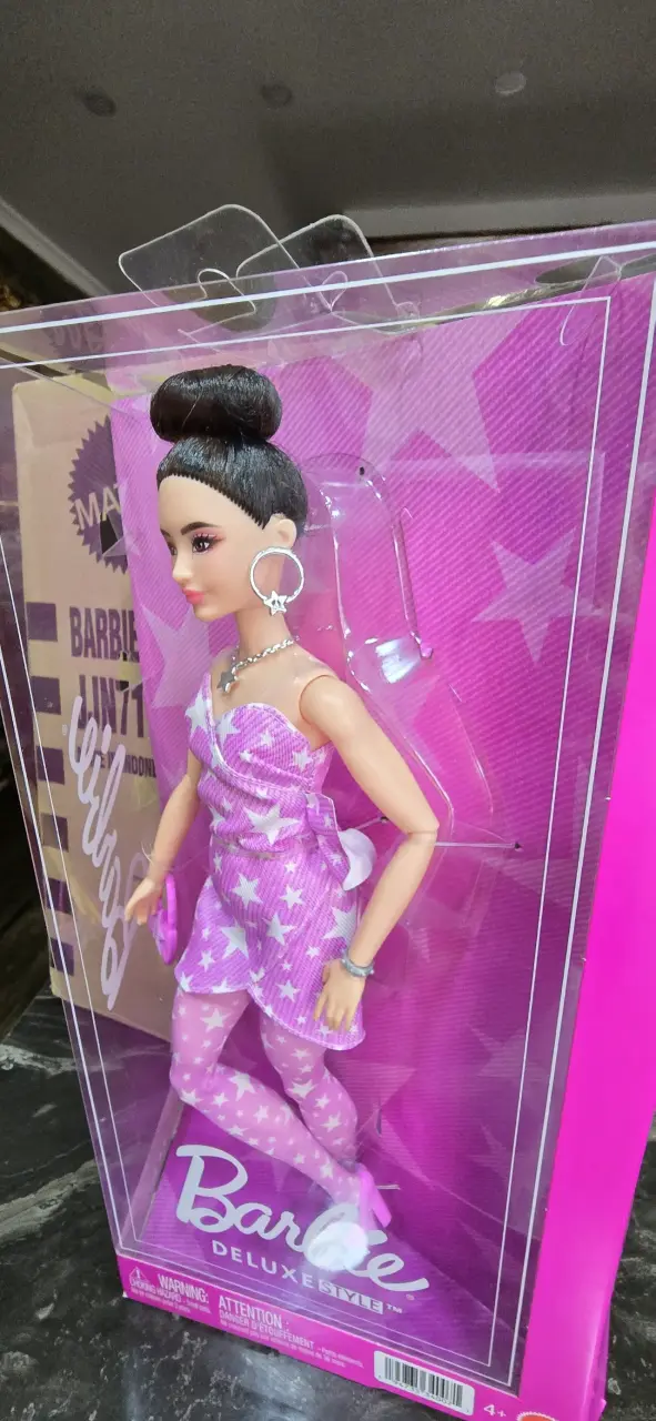 Muñeca Barbie Deluxe Style con Vestido Estrellado - 2