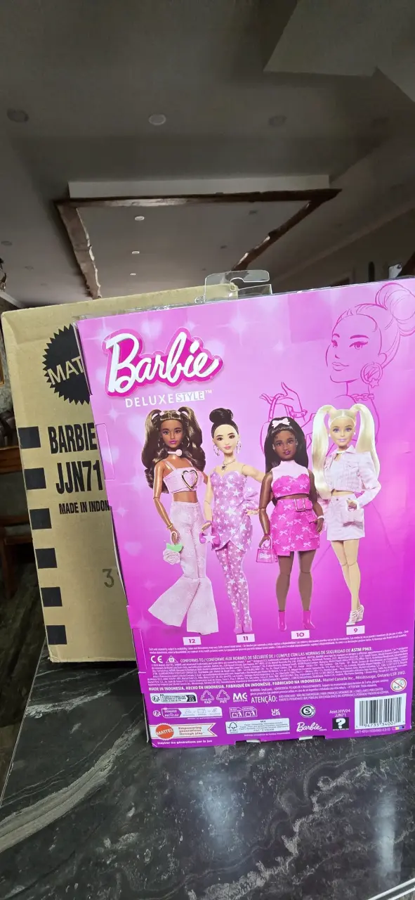 Muñeca Barbie Deluxe Style con Vestido Estrellado - 4