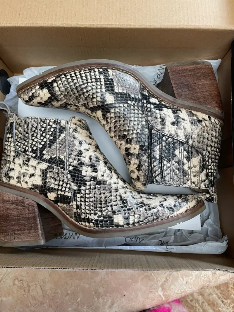 Botines de cuero con estampado de serpiente - 1