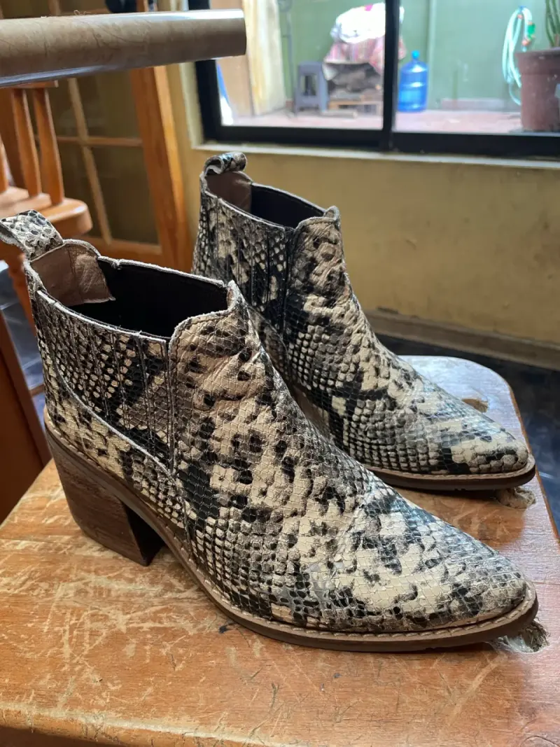Botines de cuero con estampado de serpiente - 2