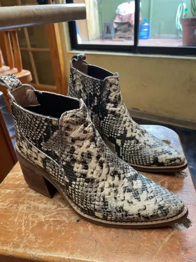 Botines de cuero con estampado de serpiente - miniatura 2