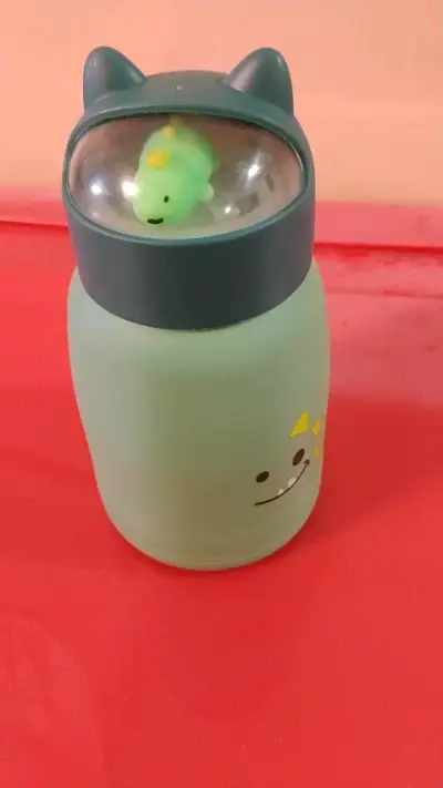 Botella térmica infantil con diseño de dinosaurio - miniatura 1