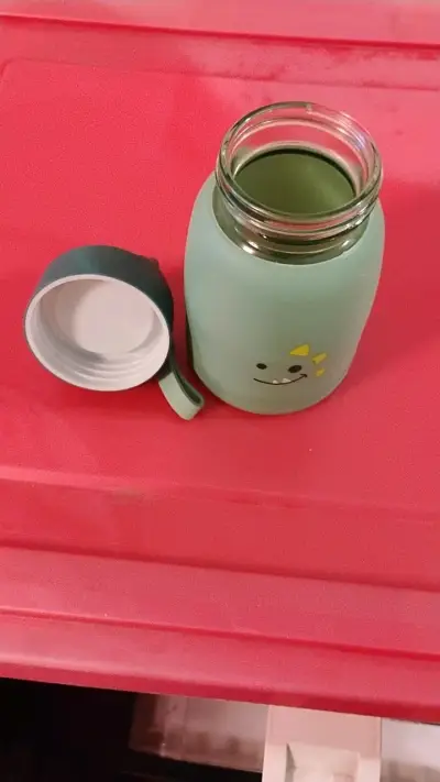 Botella térmica infantil con diseño de dinosaurio - miniatura 2