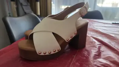 Sandalias blancas de taco alto Via Uno - miniatura 1
