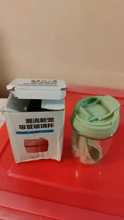 Vaso de vidrio con tapa hermética verde - miniatura 1