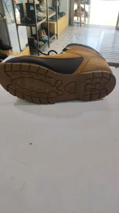 Botas de cuero Timberland marrón unisex - miniatura 3