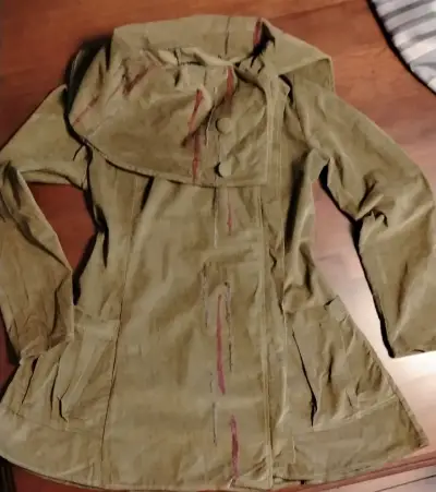 Abrigo exclusivo con diseño único para mujer - miniatura 1