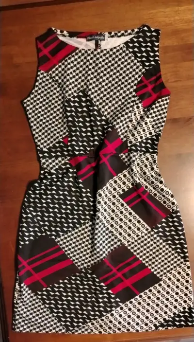 Abrigo exclusivo con diseño único para mujer - miniatura 4