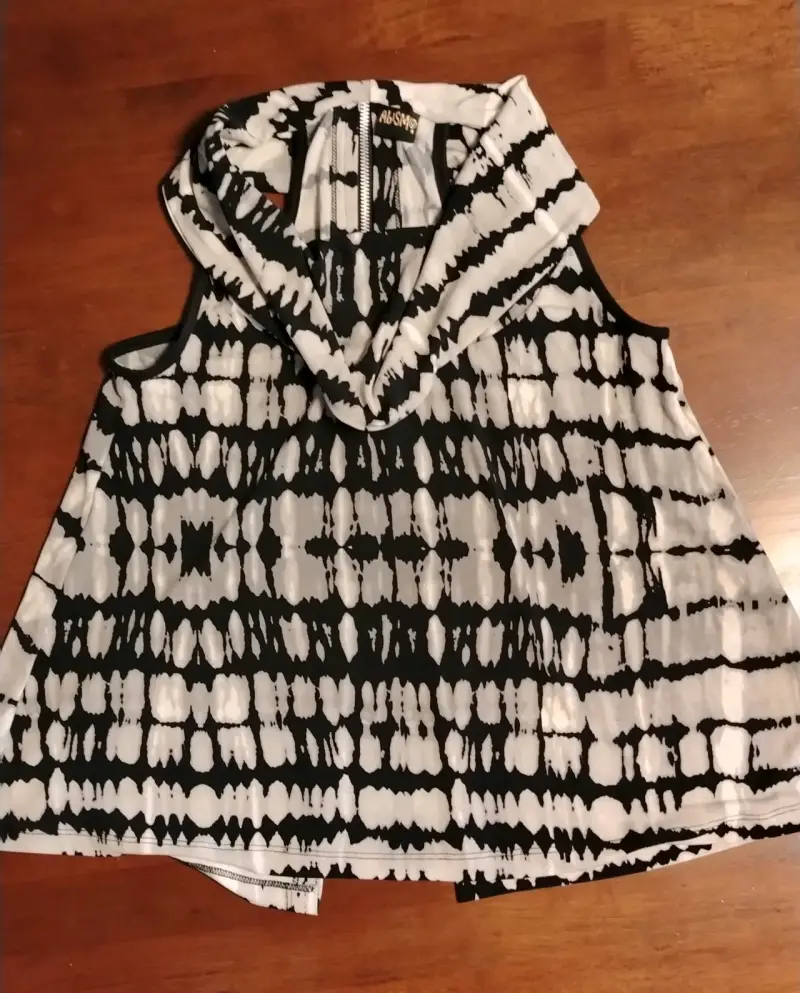 Abrigo exclusivo con diseño único para mujer - 5