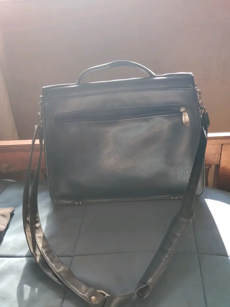 Maletín ejecutivo negro con correa ajustable - 2