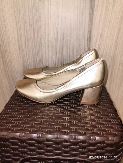 Zapatos de tacón dorados Alaniz talla 36 - miniatura 1
