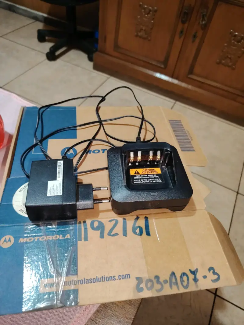 Radio portátil digital Motorola DEP 500e - 2