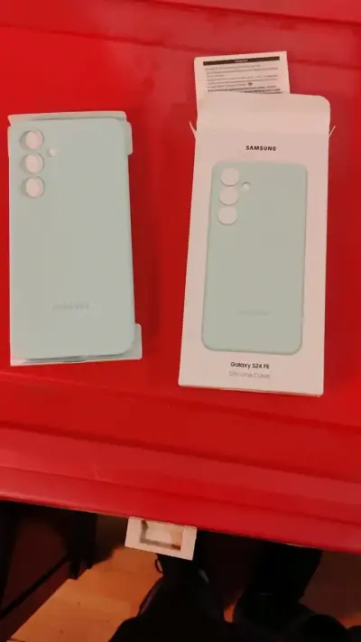 Funda de silicona Samsung Galaxy S24 FE verde - miniatura 1