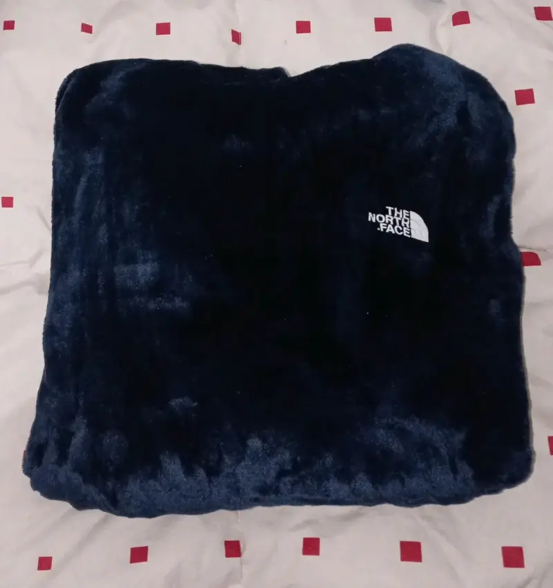 Jeans de mezclilla azul con diseño desgastado - 5