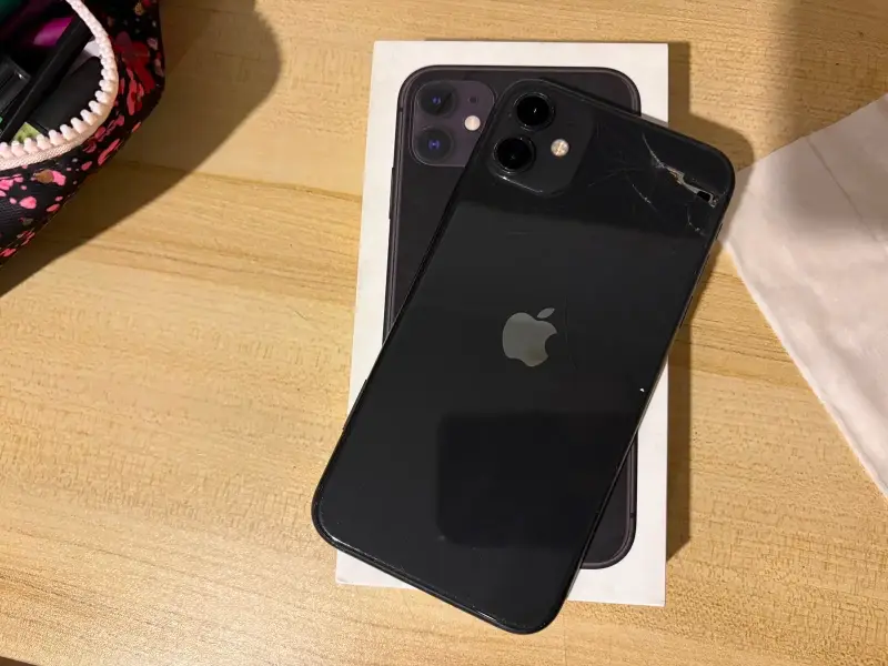 iPhone 11 negro con caja - 1