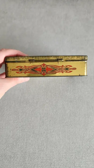 Caja vintage de cigarrillos - miniatura 2