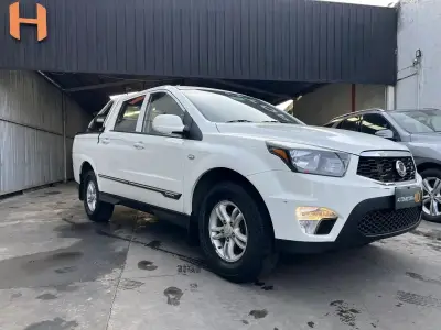 Camioneta SsangYong Actyon Sports 4x2 blanca - miniatura 1