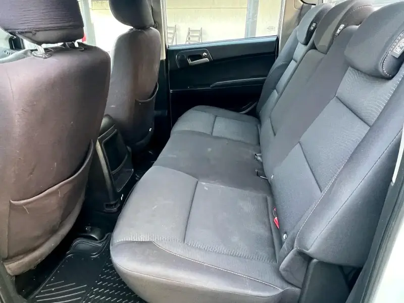 Camioneta SsangYong Actyon Sports 4x2 blanca - 3