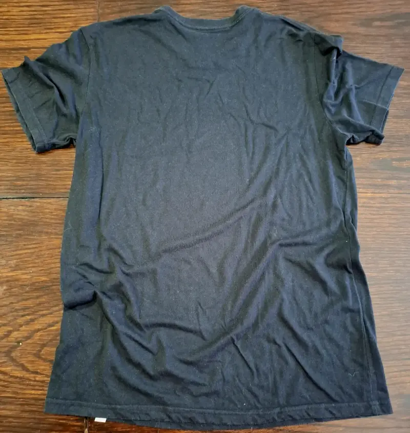 Polera negra Spitfire con diseño gráfico - 2
