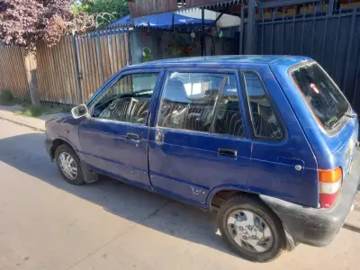 Auto compacto azul en buen estado - miniatura 3