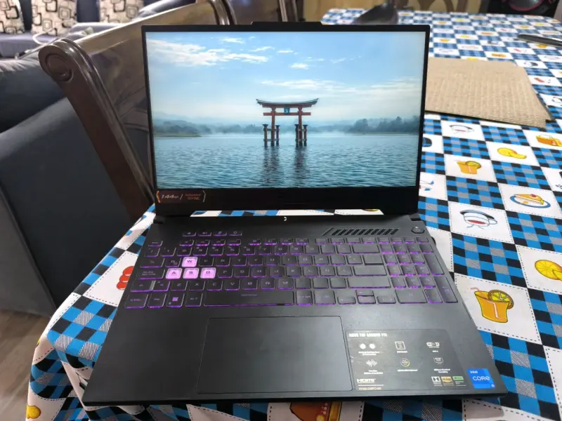 Laptop ASUS TUF Gaming con pantalla 144Hz - 6