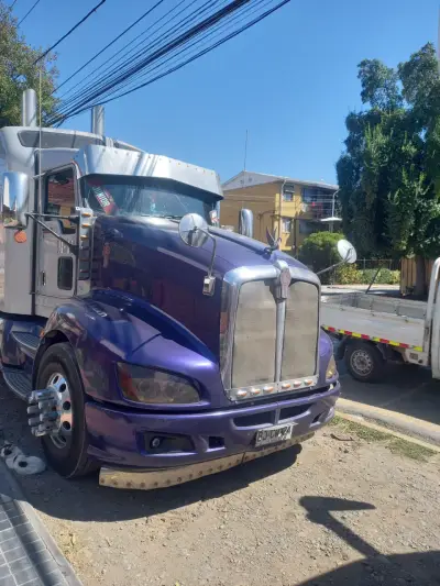 Auto compacto azul en buen estado - miniatura 2