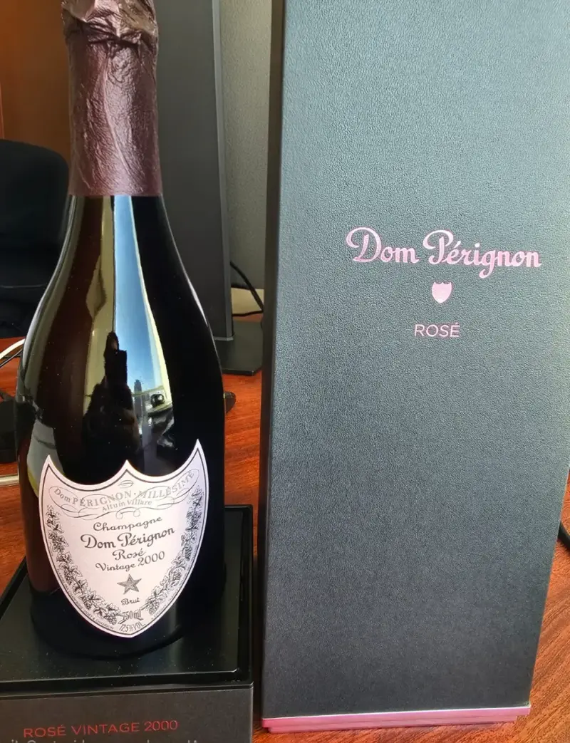 Champagne Dom Pérignon Rosé Vintage 2000 con caja